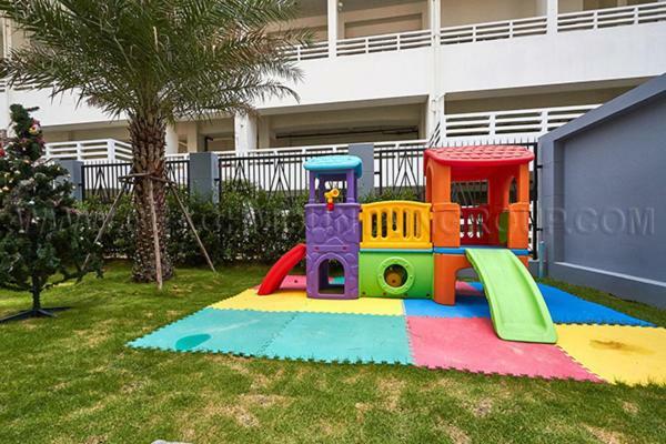 Trio Gems Condo Pattaya, Thailand Джомтиен Бийч Екстериор снимка